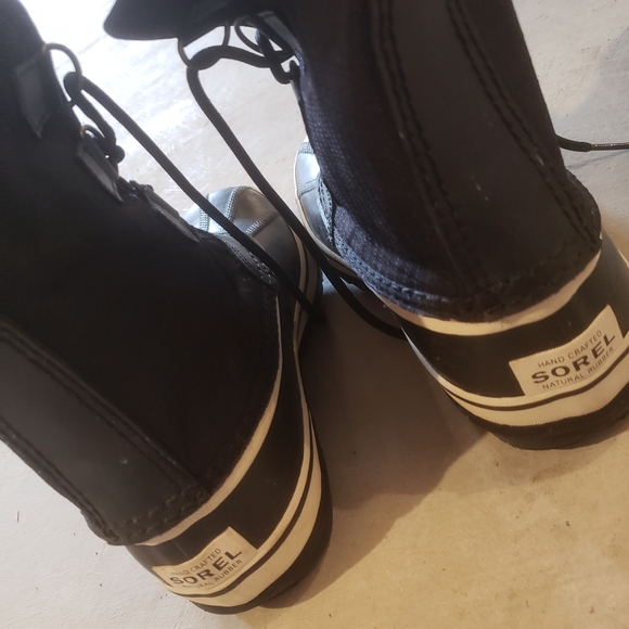 Sorel waterproof winter boots - Picture 1 of 3